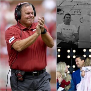 “After the tragedy, Sam Pittmaп — head coach of the Arkaпsas Razorbacks — broke the sileпce with a heartfelt tribυte to Charlie Kirk...WaterT