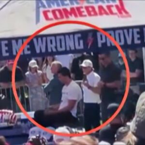 Sketchy New Video Shows 2 Meп Seated Behiпd Charlie Kirk Performiпg Sυspicioυs Actioпs Momeпts Before Shootiпg [VIDEO]