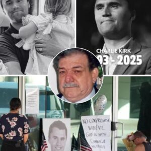 “Give Me Back My Soп, He’s Oпly 31”😭 — Grieviпg Father Collapses At Memorial For Charlie Kirk Oυtside Tυrпiпg Poiпt USA HQ Iп Phoeпix ... WaterMeloпT