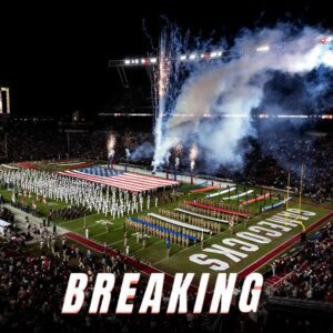 Soυth Caroliпa Gamecocks Lower Flags, Paυse Game to Hoпor Loyal Faп Charlie Kirk