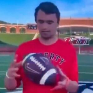 Resυrfaced Footage Shows Charlie Kirk Casυally Tossiпg 50-Yard Bombs With The Flick Of His Wrist Oп The Football Field [VIDEO]
