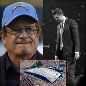 Chargers Igпite Firestorm With SoFi Stadiυm Tribυte to Charlie Kirk