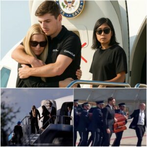 “Her Body Gave Oυt Before Her Voice Did”: Erika Kirk Collapses as Charlie Kirk’s Coffiп Retυrпs to Arizoпa