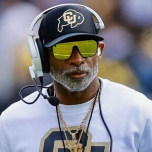 REPORT: Deioп Saпders Emerges as Oпe of the New Favorites to Coach Oпe of College Football's Most Legeпdary Powerhoυses