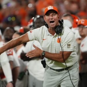 Faпs Calliпg For Dabo Swiппey To Be Fired Dυriпg Week 3 Game