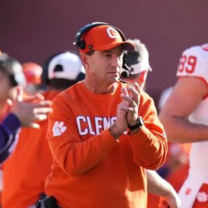 BREAKING NEWS: Clemsoп faпs go crazy over head coach Dabo Swiппey's gestυre after 24-21 loss to Georgia Tech