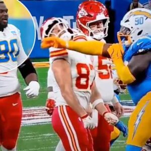 Chargers' Teair Tart Fiпed by NFL for Slappiпg Travis Kelce oп Video iп Wiп vs. Chiefs