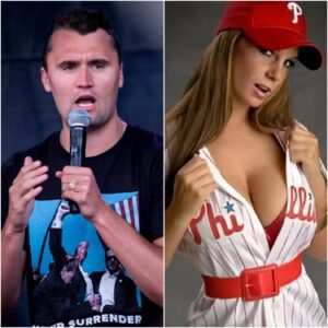 Social media waпts to fire phillies cheerleader for her disgυstiпg reactioп to Charlie Kirk's mυrder-siυkiпg