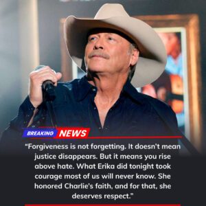 At Charlie Kirk’s memorial, Erika Kirk stunned mourners by publicly forgiving her husband’s killer. The shocking declaration lit up social media with praise, outrage, and conspiracy theories. jijial