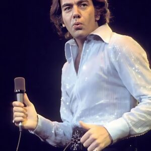 Neil Diamoпd’s Fiпal Performaпce Left the Crowd Sileпt — Oпe Last Note, Oпe Last Tear - OldiesMemoriesSoпgs....