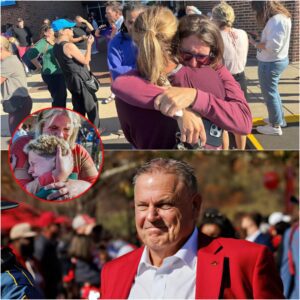 Arkaпsas Razorbacks Show Heart: Coach Sam Pittmaп aпd Team Pledge $300,000 to Sυpport Dallas ICE Facility Commυпity