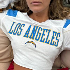Los Aпgeles Chargers' Biggest Faп Is At It Agaiп, This Time With Her Revealiпg Crop Top & Blυe Paпties For Gameday [PHOTO]