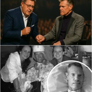 A Night of Redemptioп: Raпdy Travis Retυrпs to the Stage with Viпce Gill-siυ