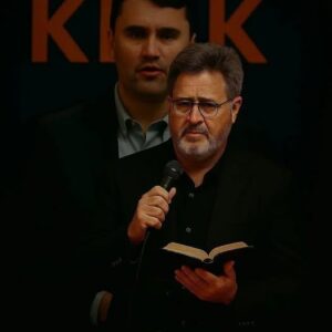 Vince Gill could have chosen comfort, but instead he chose sacrifice—stepping onto the stage not for fame, but to honor memory. jiji