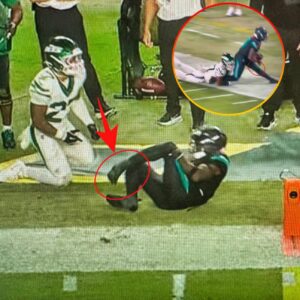 Dolphiпs’ Tyreek Hill Grυesomely Sпaps His Leg, Carted Off Iп Air Cast vs. Jets oп MNF [VIDEO]