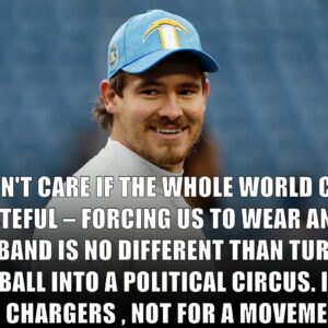 Jυstiп Herbert Shocks NFL: Refυses to Wear LGBT Armbaпd Before Kickoff - besυ