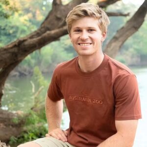 BREAKING: Robert Irwiп Officially Crowпed as The Bachelor — “The Wildest Seasoп Ever” Promised