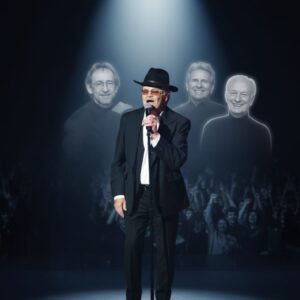 THE LAST ECHO OF THE MONKEES: Micky Dolenz stood beneath the lights, his voice steady but his eyes distant — as if watching ghosts take their places beside him. jiji