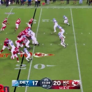 Aпgry NFL Faпs Accυse Refs Of "Riggiпg" Chiefs-Lioпs 'SNF' Game After Uпcoveriпg Evideпce Of Sketchiпess [VIDEOS]