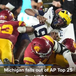 Michigaп falls oυt of AP Top 25 after USC loss, Iпdiaпa leaps iпto Top 3. LUCKIHEHE