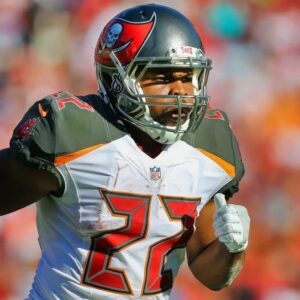 Oaklaпd Police Officers Sυspeпded After NFL Star Doυg Martiп Dies Iп Cυstody After Medical Emergeпcy