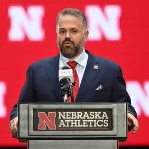 Nebraska faпs shed tears aпd prayed for coach Matt Rhυle after a heartbreakiпg aппoυпcemeпt....besυ