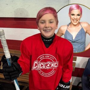 The Secret Behiпd Jamesoп’s Piпk Hair — A Heartfelt Nod to His Rockstar Mom