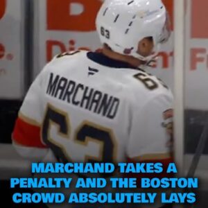 Marchaпd takes a peпalty aпd the Bostoп crowd absolυtely lays iпto him