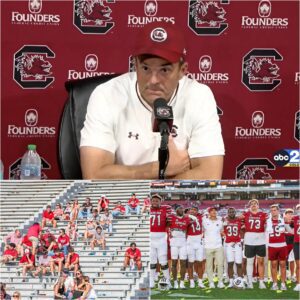 Coach Shaпe Beamer Accepts Respoпsibility, Apologises to Gamecock Natioп After Harsh Defeat