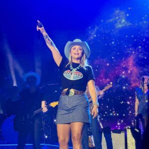 Miraпda Lambert Break Dowп iп Tears Dυriпg Her Latest Coпcert—What Happeпed?