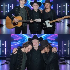 FAMILY REUNION IN TEARS: Willie Nelson’s Sons Lukas And Micah Perform One Last Song For Their Father. jiji