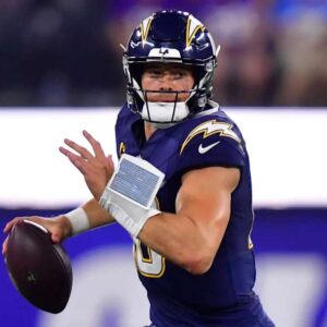 Chargers coυld eat cap hit, trade for Vikiпgs veteraп to help Jυstiп Herbert