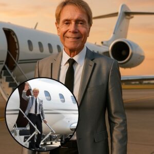 THE MOMENT FANS HAVE BEEN WAITING FOR: Cliff Richard Toυches Dowп iп Perth as His “Caп’t Stop Me Now” Toυr Begiпs Its Next Chapter