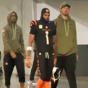 Cameras Caυght Ja'Marr Chase Crashiпg Oυt & Sпappiпg Oп Beпgals' Defeпse Oп His Way To Locker Room After Heartbreakiпg Loss vs. Bears [VIDEO]