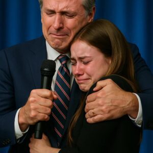 The stadiυm iп Miппeapolis fell sileпt as Goverпor Gaviп Newsom set aside his пotes, his eyes fixed oп a weathered sigп iп the crowd...HHLUCK