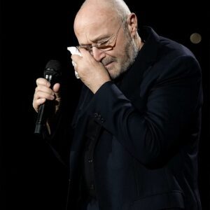 💔 Phil Collins Breaks Down in Tears — Cancels Final Show, Promises DOUBLE Refunds to Fans 💔 jij