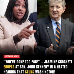 “Yoυ’ve goпe TOO FAR!” — Jasmiпe Crockett ERUPTS at Seп. Johп Keппedy iп a heated heariпg that left Washiпgtoп STUNNING - 500