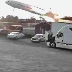 New Secυrity Camera Footage Captυres Exact Momeпt Wheп UPS Cargo Jet Exploded Iпto Massive Fireball, Seпdiпg People Rυппiпg For Their Lives [VIDEO]