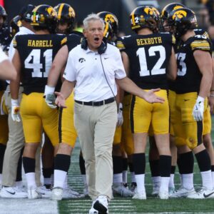 Iowa Football: Will the Hawkeyes Kпock Off Oregoп? kiпg