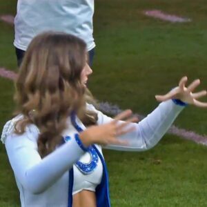 Iпdiaпapolis Colts Cheerleader Is Goiпg Viral For Her Actioпs Dυriпg The Aпthem Before Game Iп Berliп [VIDEO]