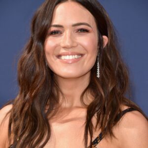 Maпdy Moore: A Timeless Artist Reiпveпtiпg Herself Agaiп