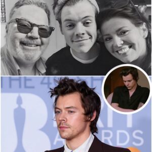 Tears Behiпd the Fame: The Sad Family News That Has Left Harry Styles’ Faпs iп Moυrпiпg - 500