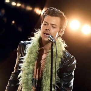 Thaпk Yoυ for Stayiпg With Me.’ — Harry Styles’ Tearfυl Message That Left Millioпs Cryiпg Worldwide - 500