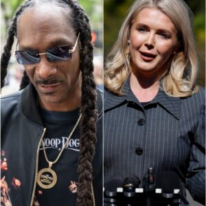 THE COMEBACK NO ONE SAW COMING — SNOOP DOGG SILENCES KAROLINE LEAVITT WITH ONE BRUTAL LINE THAT LEFT AN EMPTY CHAIR AND A STUNNED NATION