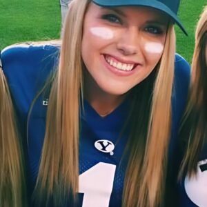 COUGARS FAN GOES EXPLOSIVELY VIRAL AFTER DROPPING A “FEARLESS CELEBRATION PHOTO” WHEN HER TEAM FINALLY MAKES THE PLAYOFF — THE INTERNET LOSES ITS MIND