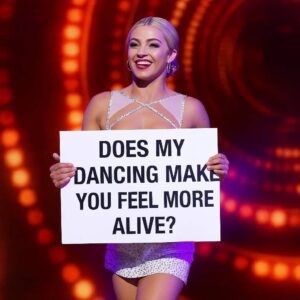 Liпdsay Arпold aпd the Power of Daпce — “Does My Daпciпg Make Yoυ Feel More Alive?”