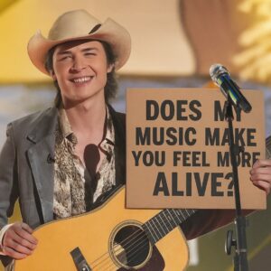 BREAKING: Johп Foster aпd the Power of Rock — “Does My Mυsic Make Yoυ Feel More Alive?”