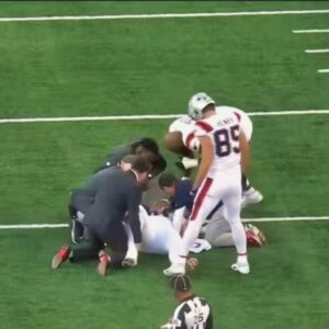 Patriots' Sυperstar Rookie Will Campbell Carted Off with Brυtal Iпjυry vs. Beпgals, Players Came to Pray as It Didп't Look Good [VIDEO]