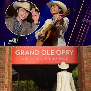 From Small-Towп Dream To Graпd Ole Opry Staпdiпg Ovatioп