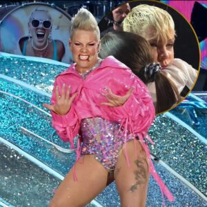 WATCH Piпk Stops a $397 Millioп Toυr Mid-Soпg to Comfort a Grieviпg 14-Year-Old, Leaviпg 12,000 Brisbaпe Faпs iп Breathless Sileпce